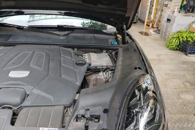 Used Porsche Cayenne 2018 Cayenne S 2.9T Engine Bay Left