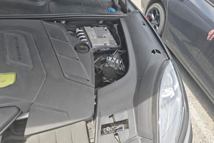 Used Porsche Cayenne 2018 Cayenne 3.0T Engine Bay Left