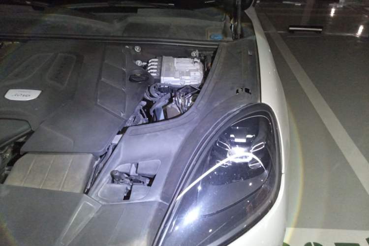 Used Porsche Cayenne 2018 Cayenne 3.0T Engine Bay Left