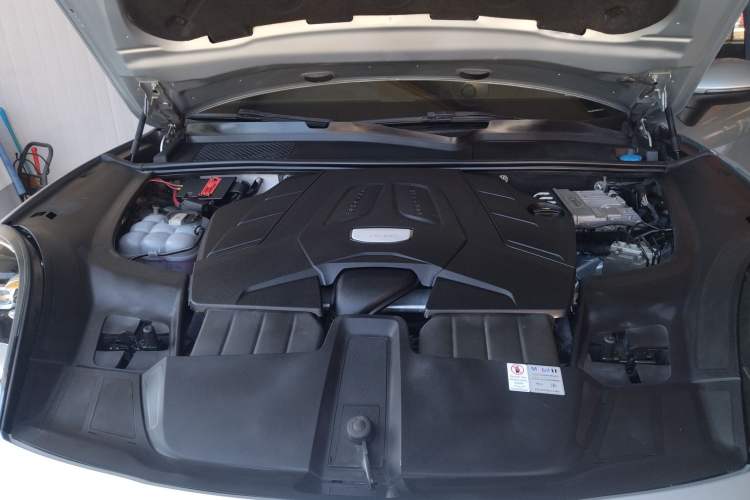 Used Porsche Cayenne 2018 Cayenne 3.0T Engine Bay