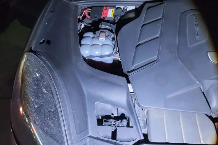 Used Porsche Cayenne 2018 Cayenne S 2.9T Engine Bay Right