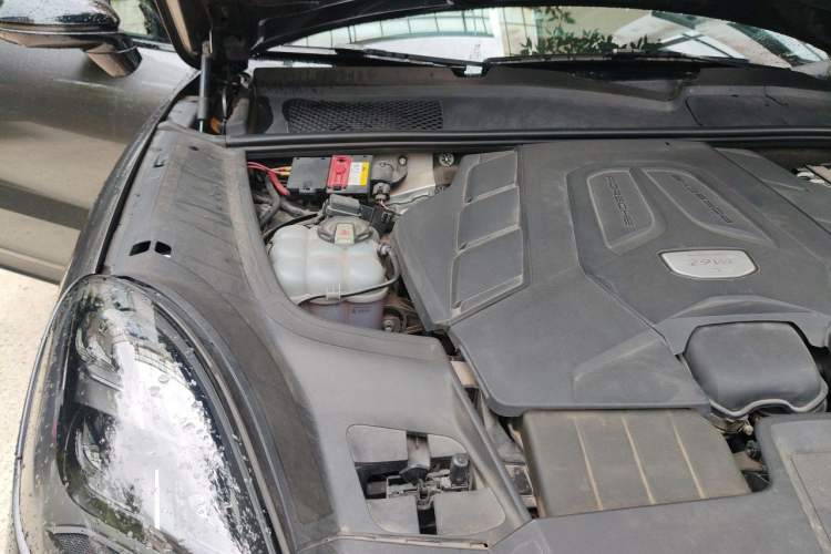 Used Porsche Cayenne 2018 Cayenne S 2.9T Engine Bay Right