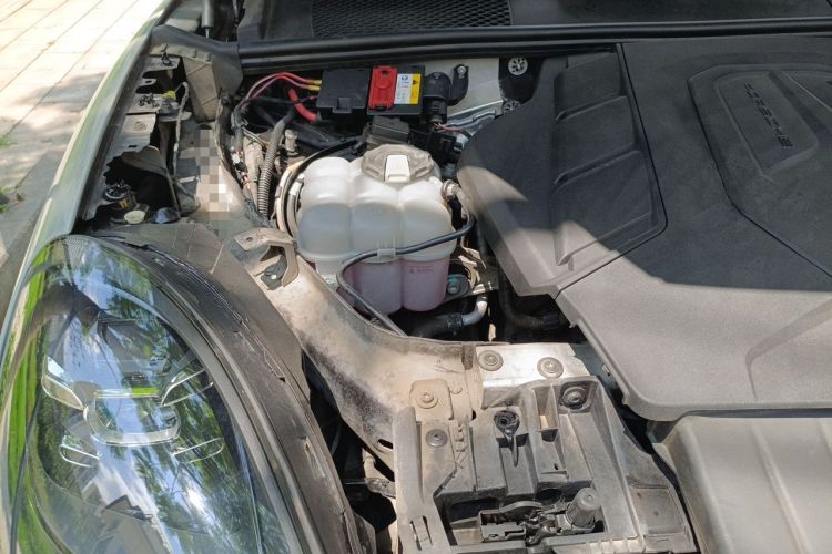 Used Porsche Cayenne 2018 Cayenne 3.0T Engine Bay Right