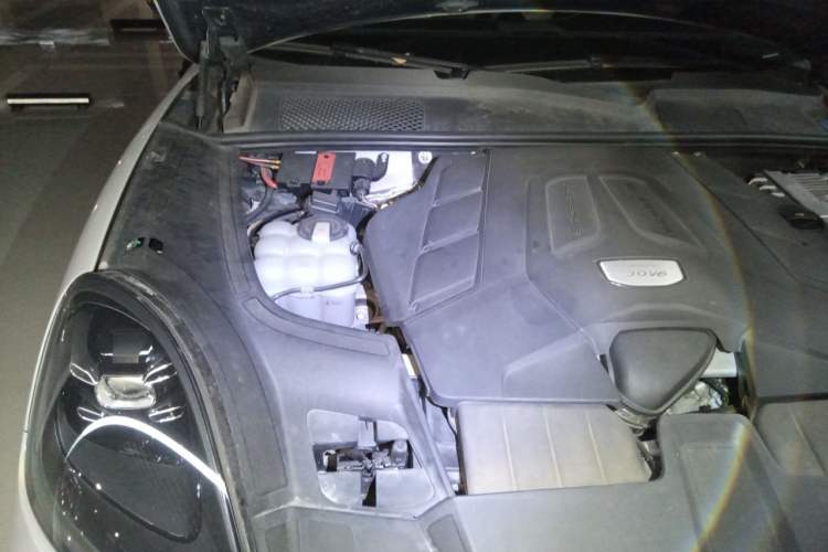 Used Porsche Cayenne 2018 Cayenne 3.0T Engine Bay Right