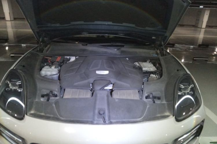 Used Porsche Cayenne 2018 Cayenne 3.0T Engine Bay