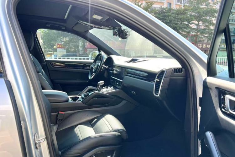 Used Porsche Cayenne 2018 Cayenne 3.0T Interior 1