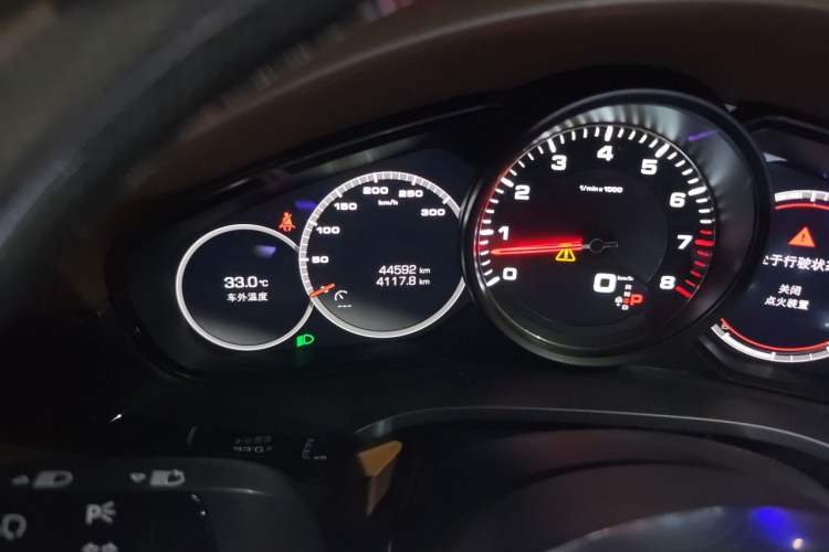 Used Porsche Cayenne 2018 Cayenne S 2.9T Odometer Close Up
