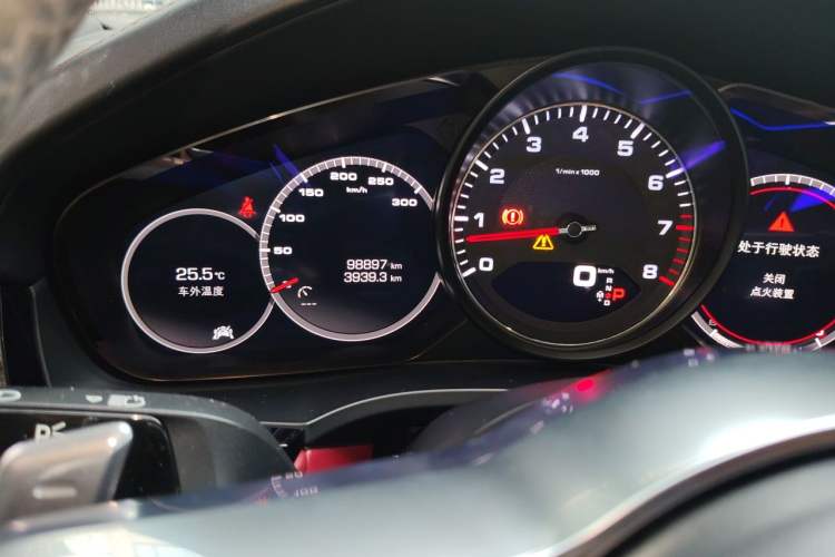 Used Porsche Cayenne 2018 Cayenne S 2.9T Odometer Close Up