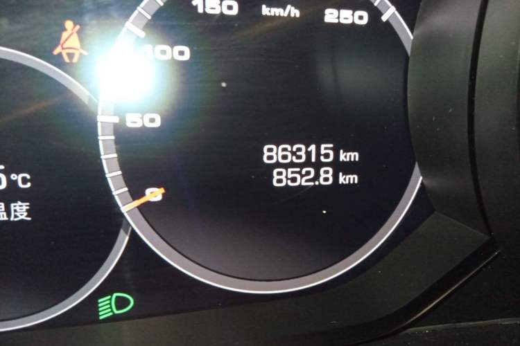 Used Porsche Cayenne 2018 Cayenne 3.0T Odometer Close Up