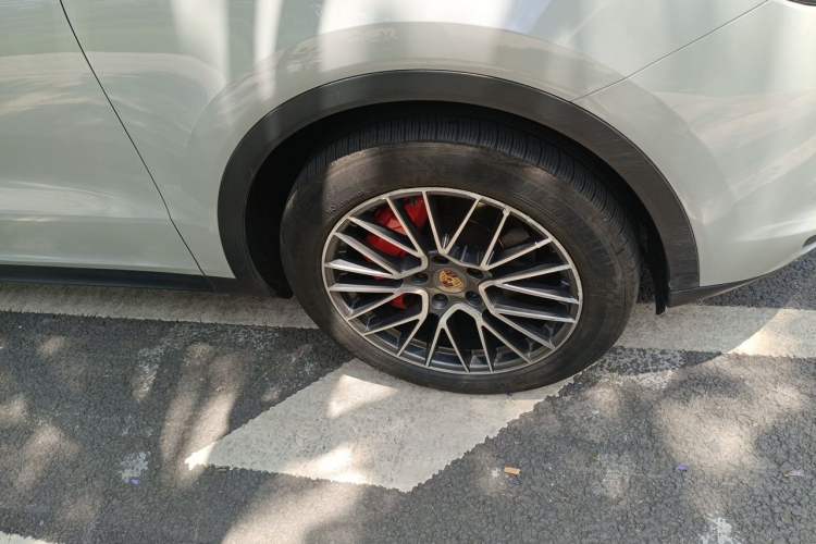 Used Porsche Cayenne 2018 Cayenne 3.0T Right Front Wheel Hub