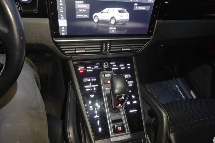 Used Porsche Cayenne 2018 Cayenne 3.0T Audio And AC Panel