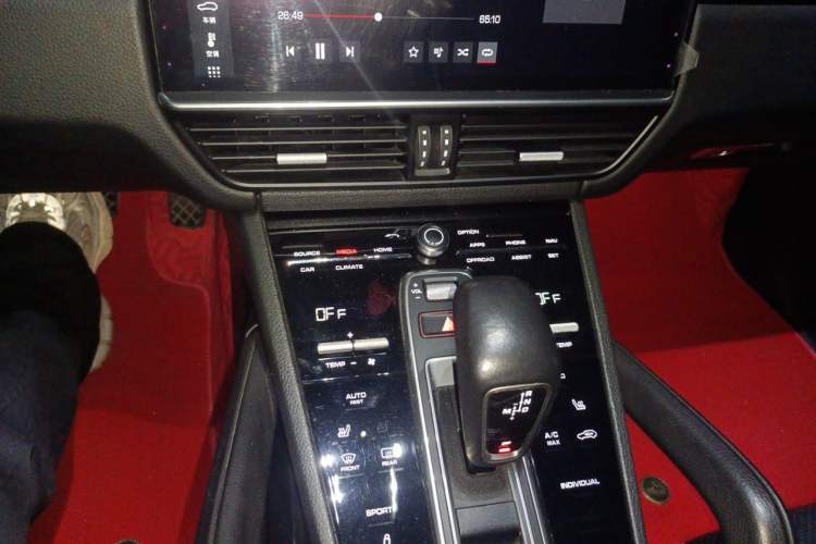 Used Porsche Cayenne 2018 Cayenne 3.0T Audio And AC Panel
