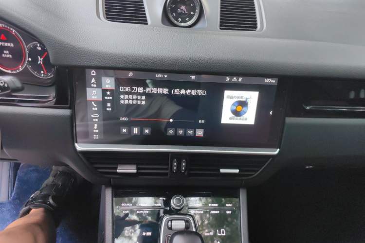Used Porsche Cayenne 2018 Cayenne 3.0T Audio And AC Panel