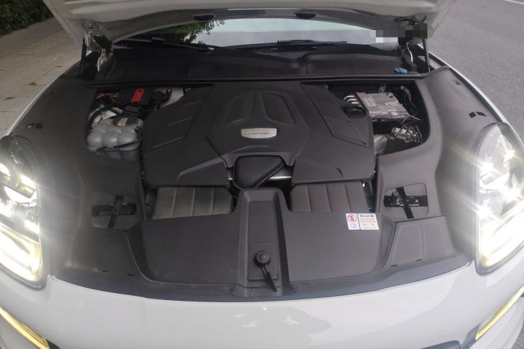Used Porsche Cayenne 2018 Cayenne 3.0T Engine Bay