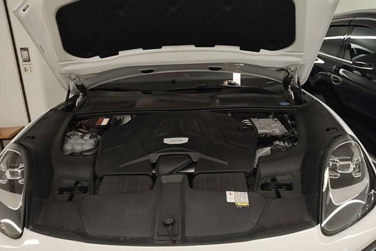 Used Porsche Cayenne 2018 Cayenne 3.0T Engine Bay