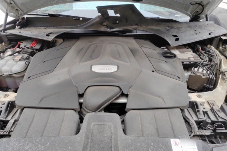 Used Porsche Cayenne 2018 Cayenne 3.0T Engine Bay