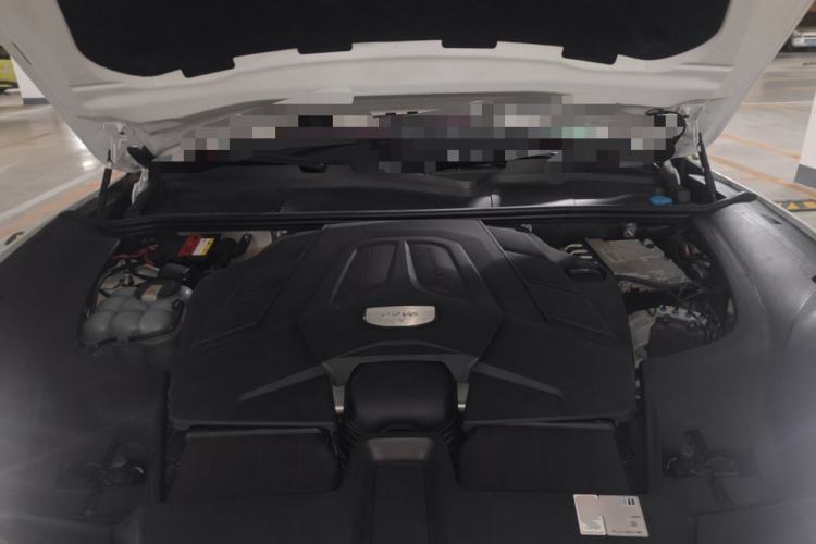 Used Porsche Cayenne 2018 Cayenne S 2.9T Engine Bay