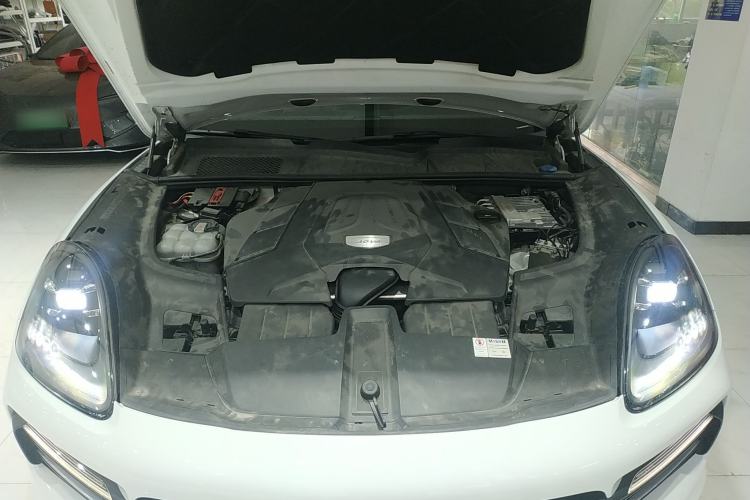 Used Porsche Cayenne 2018 Cayenne 3.0T Engine Bay