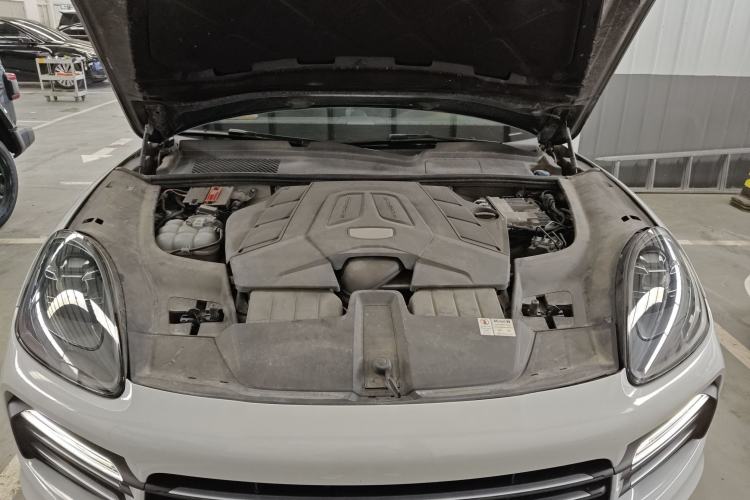 Used Porsche Cayenne 2018 Cayenne 3.0T Engine Bay