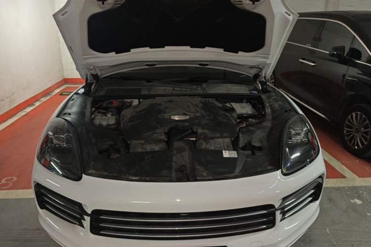 Used Porsche Cayenne 2018 Cayenne 3.0T Engine Bay