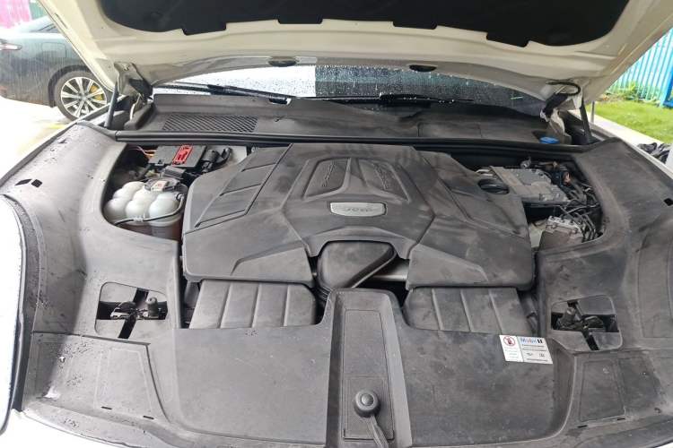 Used Porsche Cayenne 2018 Cayenne 3.0T Engine Bay