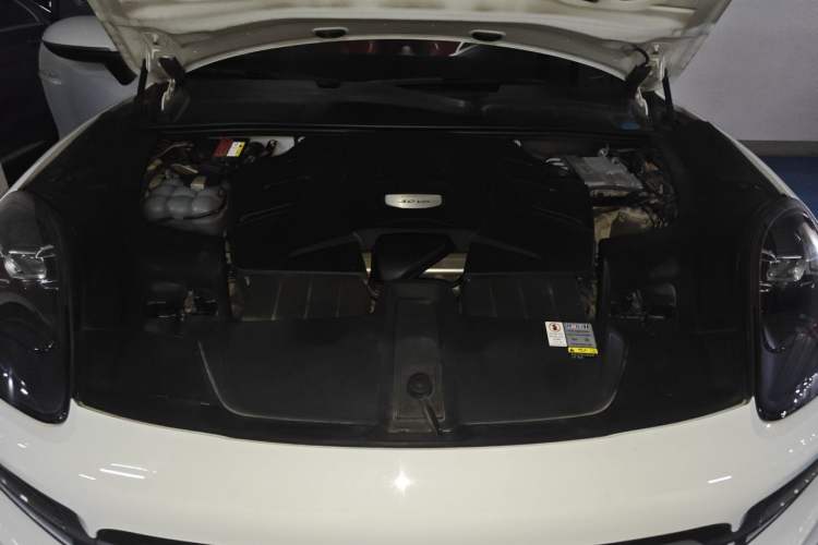 Used Porsche Cayenne 2018 Cayenne 3.0T Engine Bay