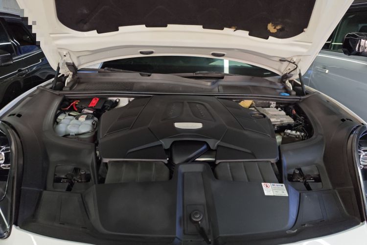 Used Porsche Cayenne 2018 Cayenne 3.0T Engine Bay