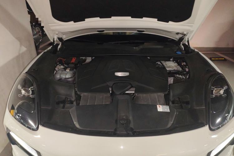 Used Porsche Cayenne 2018 Cayenne 3.0T Engine Bay
