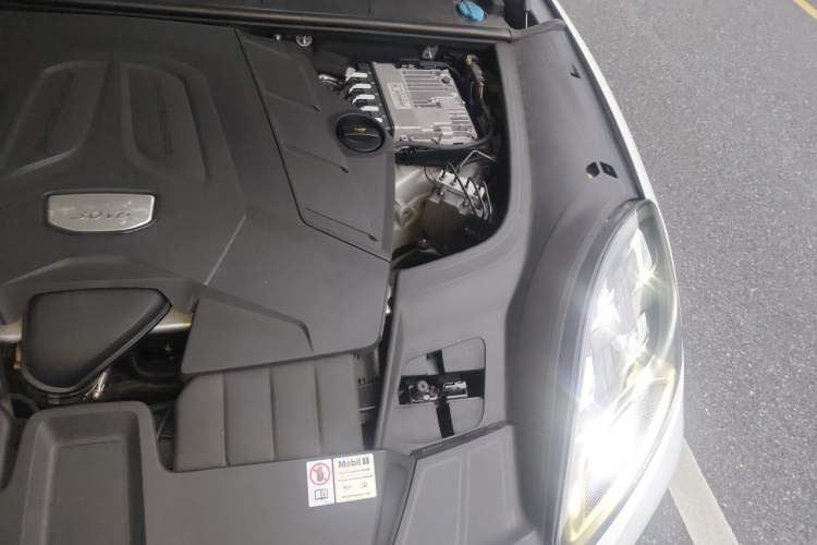 Used Porsche Cayenne 2018 Cayenne 3.0T Engine Bay Left