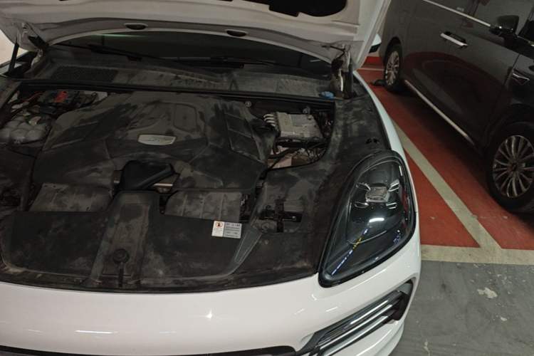 Used Porsche Cayenne 2018 Cayenne 3.0T Engine Bay Left
