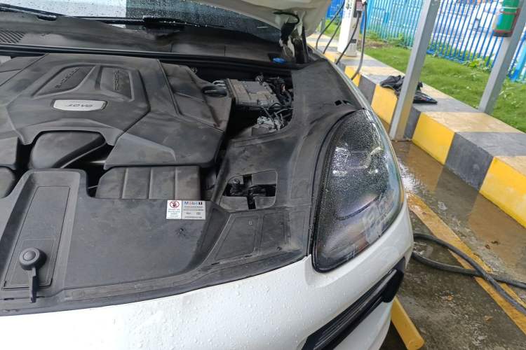 Used Porsche Cayenne 2018 Cayenne 3.0T Engine Bay Left
