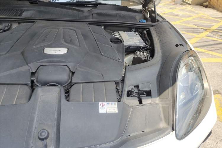 Used Porsche Cayenne 2018 Cayenne S 2.9T Engine Bay Left