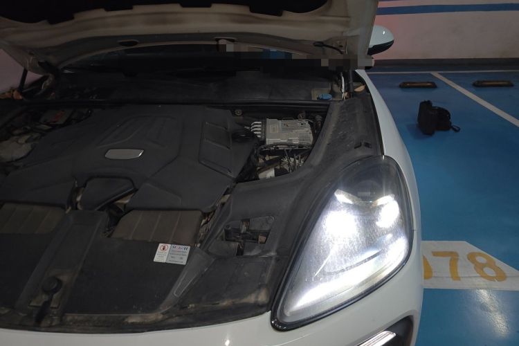 Used Porsche Cayenne 2018 Cayenne 3.0T Engine Bay Left