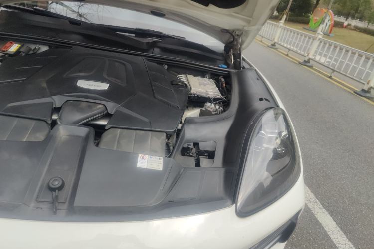 Used Porsche Cayenne 2018 Cayenne 3.0T Engine Bay Left
