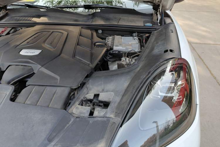 Used Porsche Cayenne 2018 Cayenne 3.0T Engine Bay Left