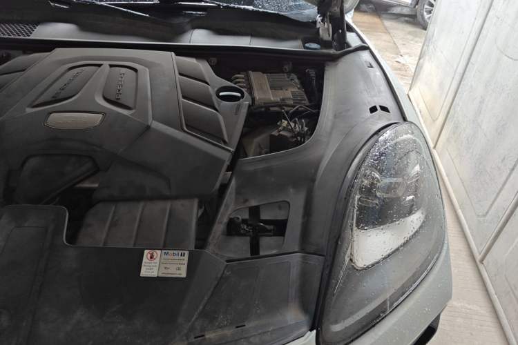 Used Porsche Cayenne 2018 Cayenne 3.0T Engine Bay Left