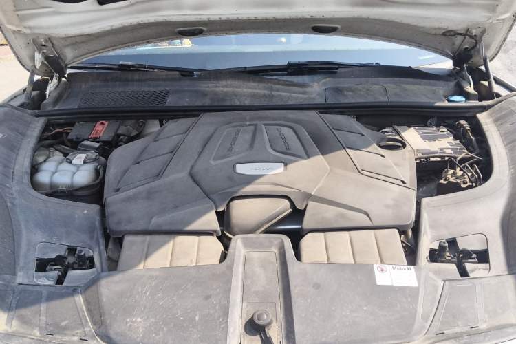 Used Porsche Cayenne 2018 Cayenne 3.0T Engine Bay