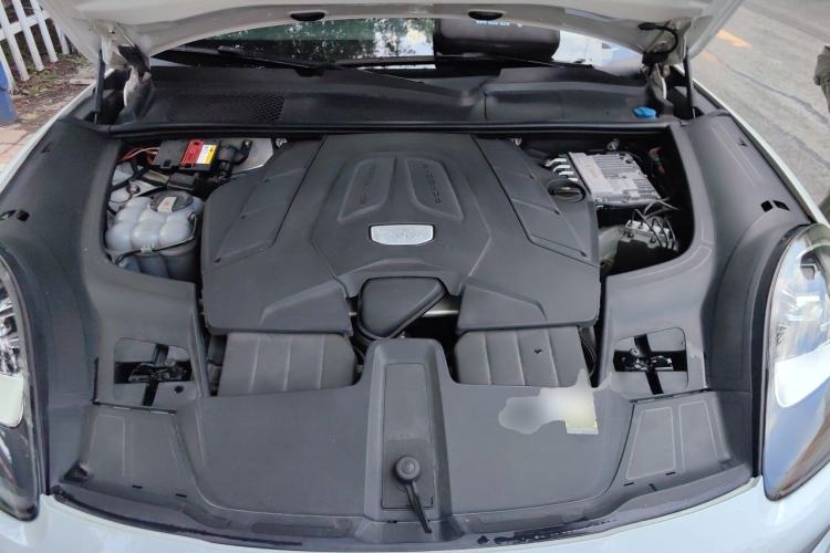Used Porsche Cayenne 2018 Cayenne 3.0T Engine Bay
