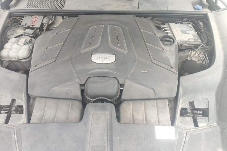 Used Porsche Cayenne 2018 Cayenne S 2.9T Engine Bay