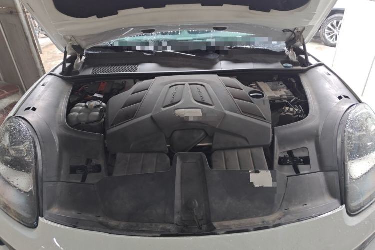 Used Porsche Cayenne 2018 Cayenne 3.0T Engine Bay