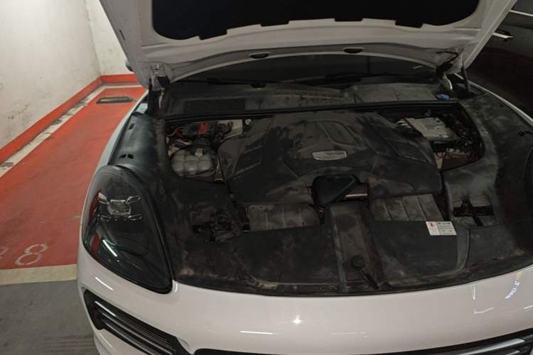 Used Porsche Cayenne 2018 Cayenne 3.0T Engine Bay Right