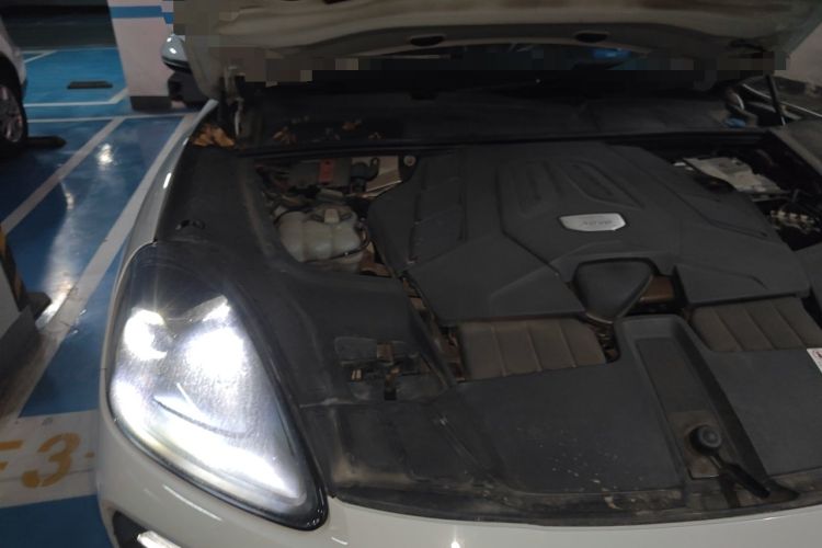 Used Porsche Cayenne 2018 Cayenne 3.0T Engine Bay Right
