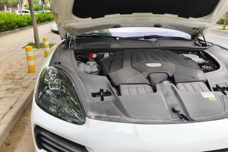 Used Porsche Cayenne 2018 Cayenne 3.0T Engine Bay Right