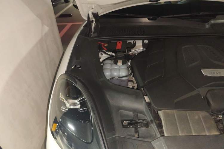 Used Porsche Cayenne 2018 Cayenne 3.0T Engine Bay Right