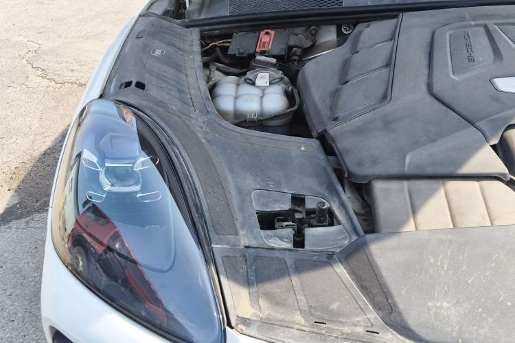 Used Porsche Cayenne 2018 Cayenne 3.0T Engine Bay Right