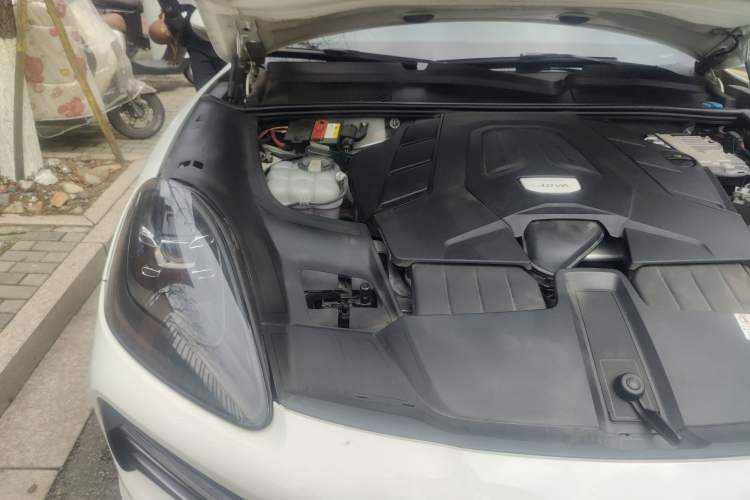 Used Porsche Cayenne 2018 Cayenne 3.0T Engine Bay Right