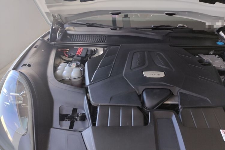 Used Porsche Cayenne 2018 Cayenne 3.0T Engine Bay Right