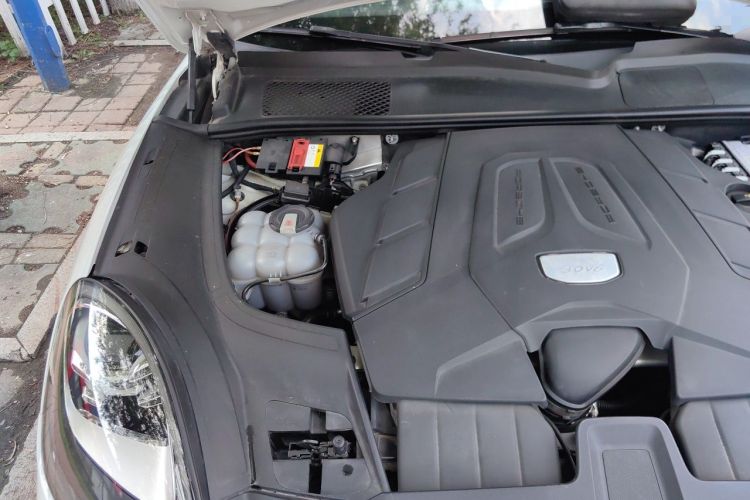 Used Porsche Cayenne 2018 Cayenne 3.0T Engine Bay Right
