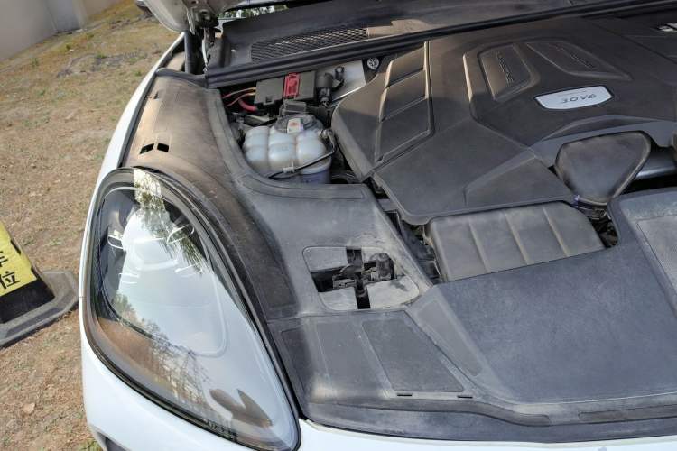 Used Porsche Cayenne 2018 Cayenne 3.0T Engine Bay Right