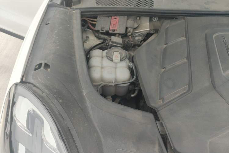 Used Porsche Cayenne 2018 Cayenne S 2.9T Engine Bay Right